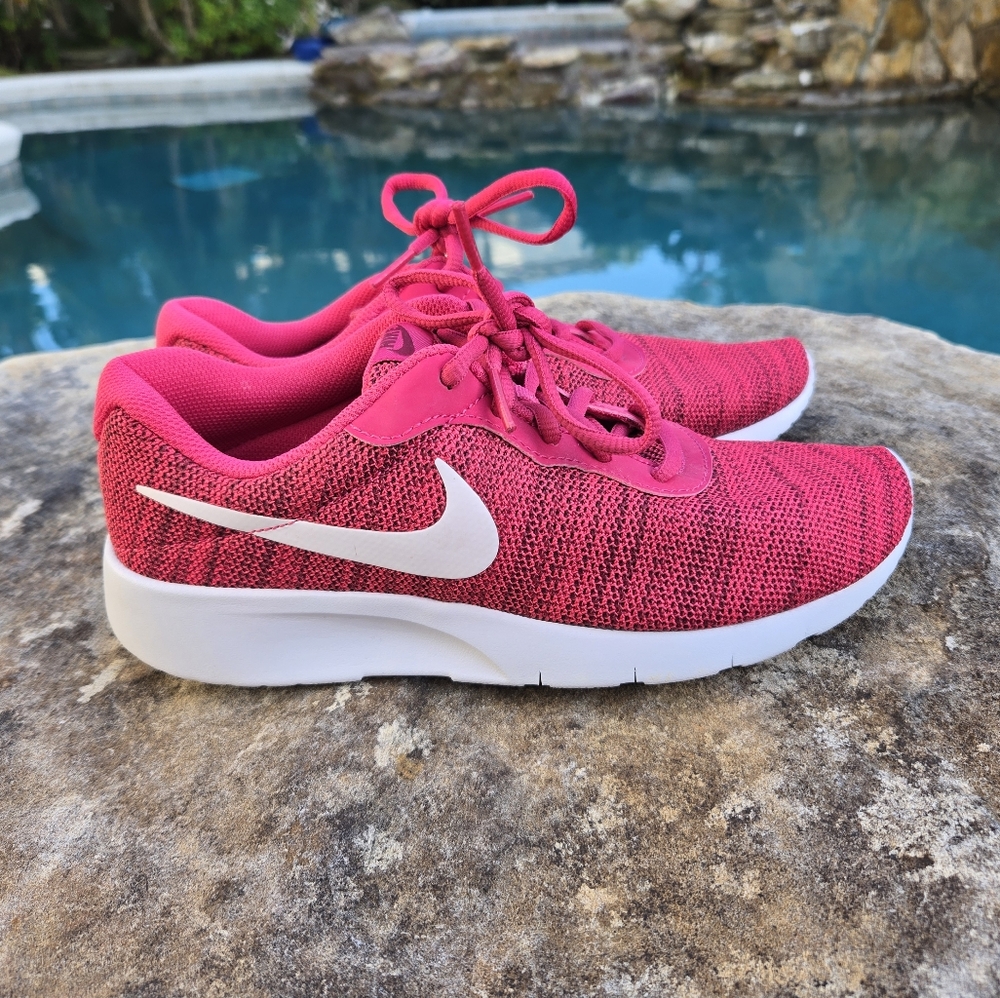 NWOT Nike Kids Tanjun Rush Running Shoe - Picture 3 of 7